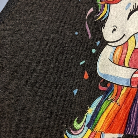 𝅺nwt Awesome Since 2015 Birthday Unicorn Sweatshirt Gray Medium Unisex - Picture 3 of 4